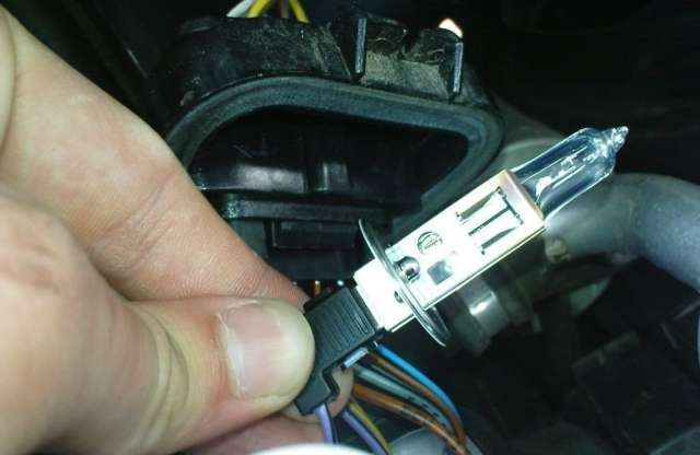 Tényleg kínszenvedés az izzócsere?