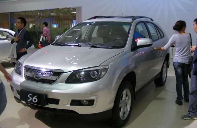 Újabb kínai másolat, ezúttal egy Lexus