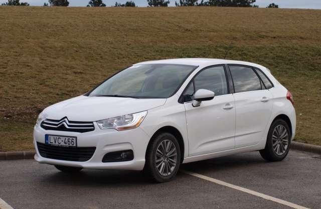Extravagancia helyett szolgáltatásaival kényeztet az új Citroen C4