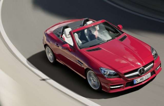 Színváltós nyitható tetőt hord az új Mercedes-Benz SLK