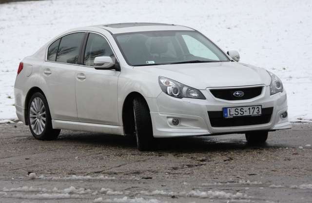 Ellentétek közepette