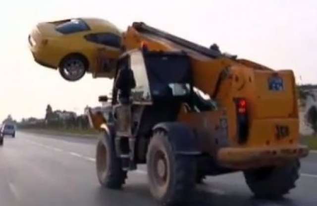 Targoncára felszúrt ex-elnöki Ferrari. Videóval!