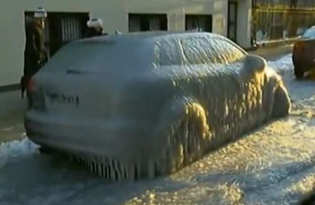 Jégbe fagyott Audi A3 New Yorkban – videóval