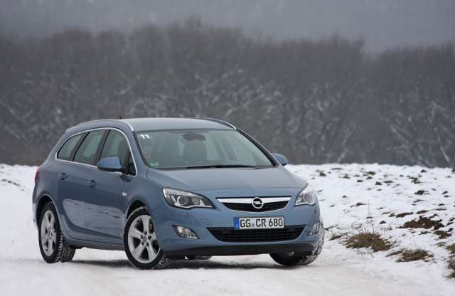 Véletlenül sem ügynökautó az új Astra kombi