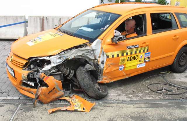 Nem mindenkit véd egyformán az öv és a légzsák