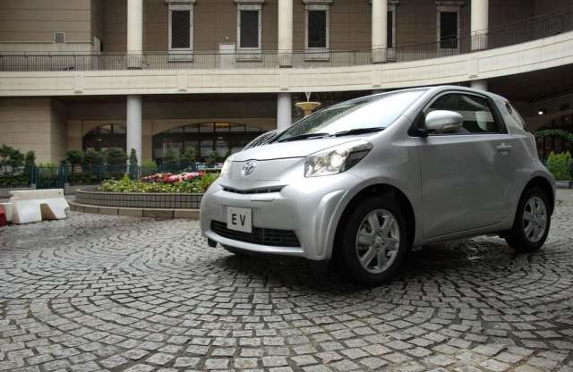 Négy utast is vihet benzin nélkül a Toyota IQ EV