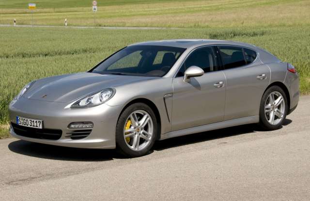 Miért nyújtják meg gyárilag a Porsche Panamerát?