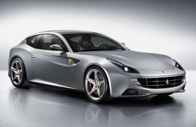 Videón, ahogy kutyaszánnal üldözik a 4×4-es Ferrarit