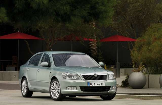 Itthon nő, Európában csökken az autóeladások száma