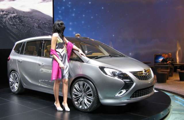 Genfből jelentjük: prémium egyterű az Opeltől