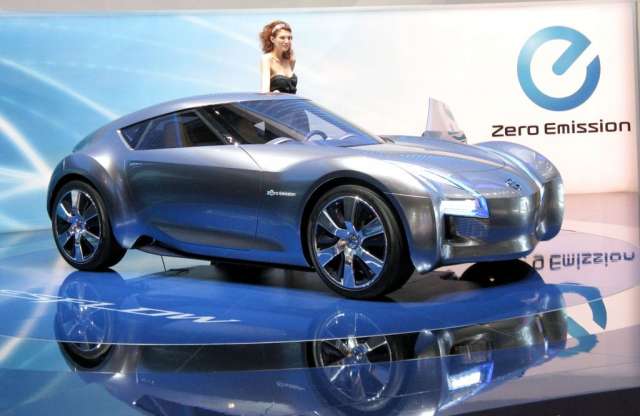 Genfből jelentjük: sportkocsi villanymotorral – Nissan Esflow