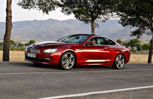 Lemeztetővel is itt a 6-os BMW