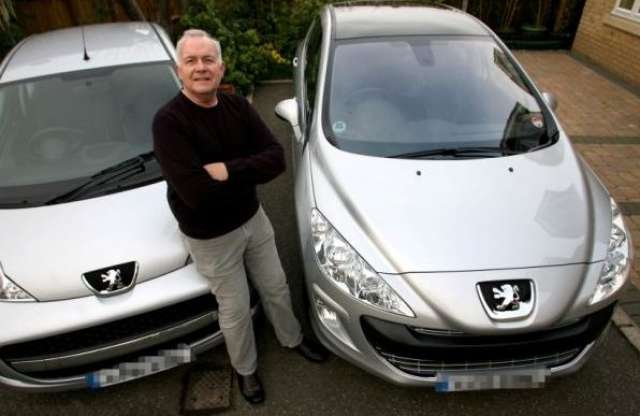 Már négyszázadik autójánál tart a (fél)őrült angol!