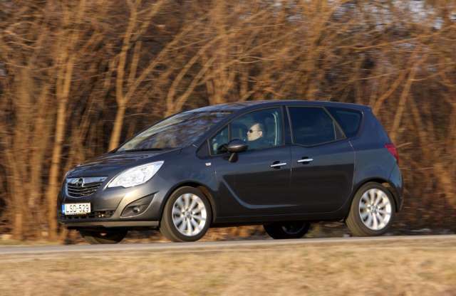 Flexes kisegyterű – automata Opel Meriva teszt