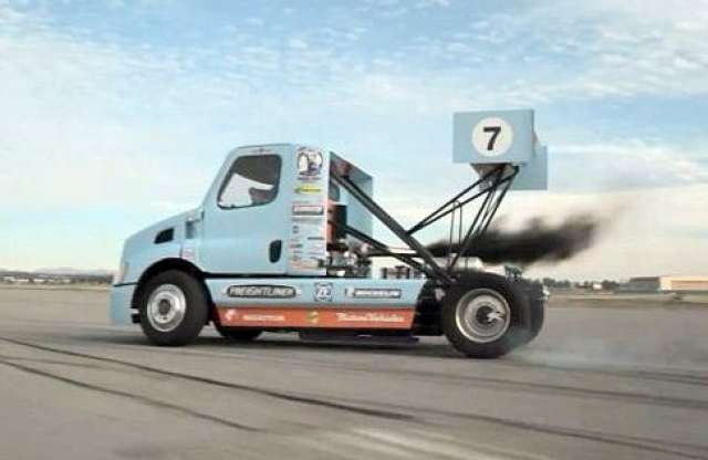 Gymkhana 4,5 tonnás, 1950 lóerős kamionnal