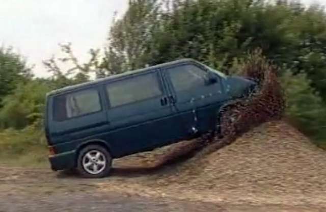 Szárnyak nélkül repülő Volkswagen Transporter