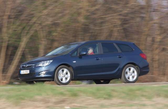 Nagy puttony kis motorral? – Opel Astra Sports Tourer teszt