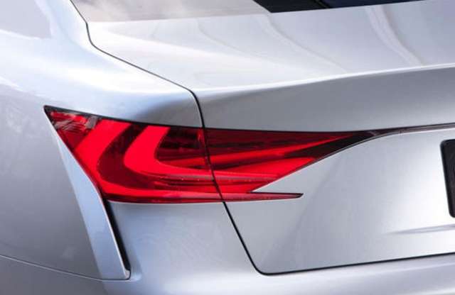 Peep show-val érkezik az új Lexus