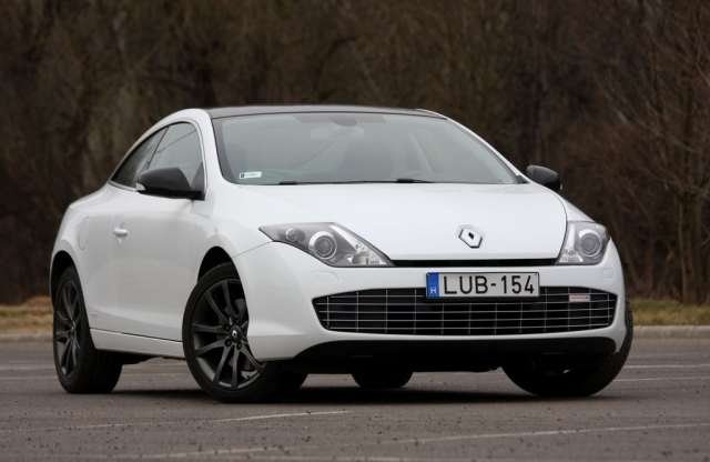 Szalonban jól néz ki – Renault Laguna Coupe teszt