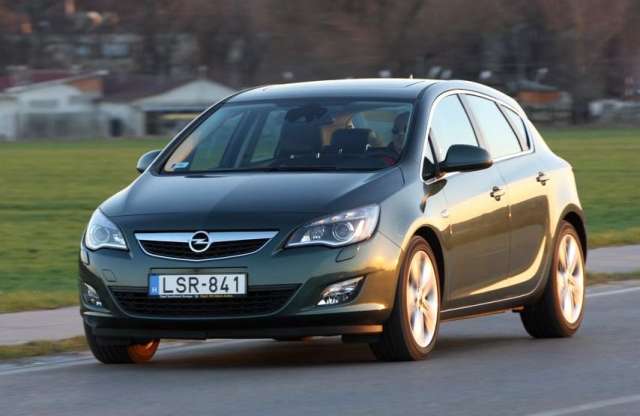 Nyolc kerékkel nyer - csúcs Opel Astra teszt