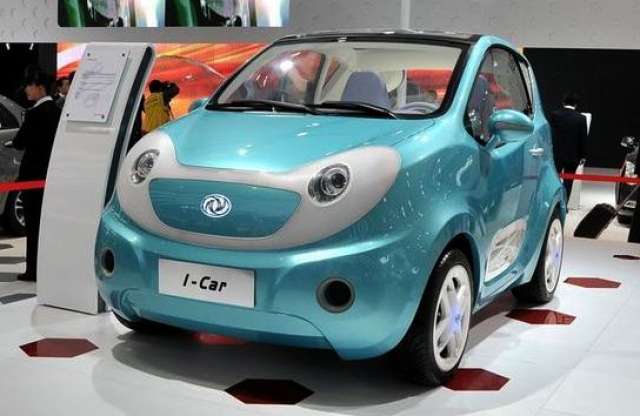 Villanyautóval sokkolnak a kínaiak