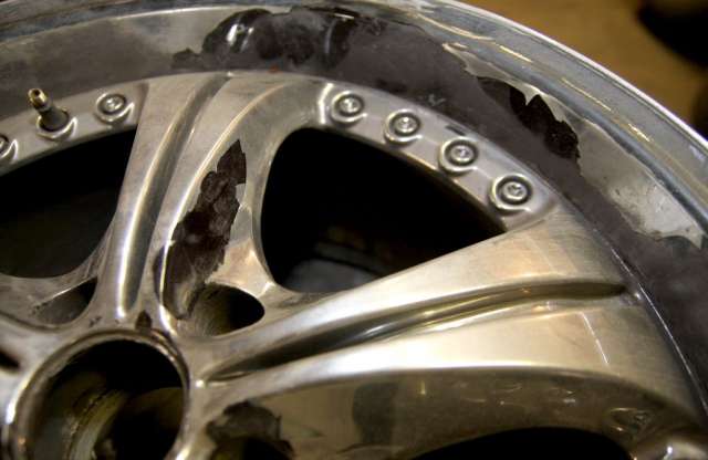 Sokszor a sírból is visszahozható a sérült alufelni