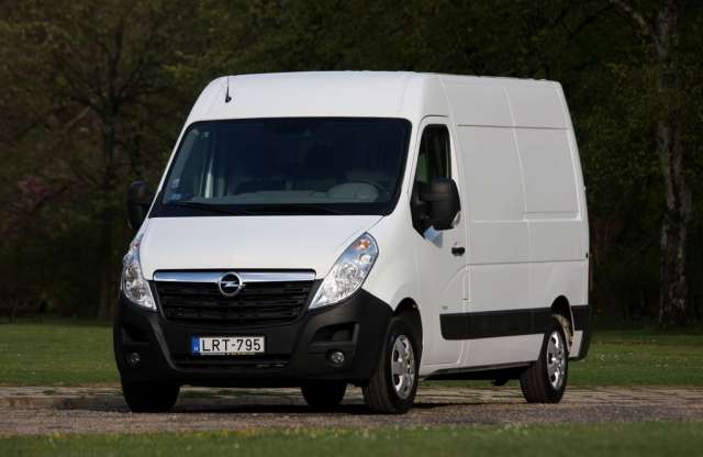 Opel arcot viselő Renault – Opel Movano teszt