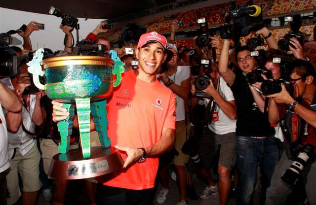 Hamilton megelőzte Sennát