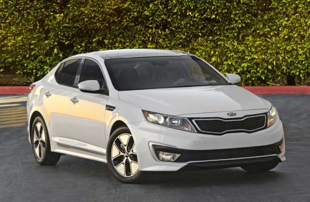 5 millió forint alatt a Mondeo méretű hibrid Kia Optima