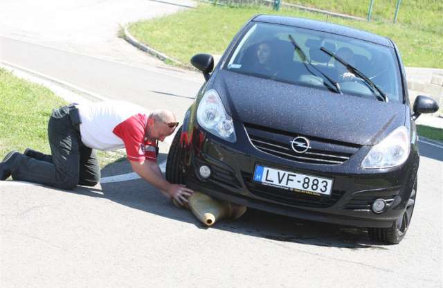 Neves autóversenyzők oktatnak tanulóvezetőket