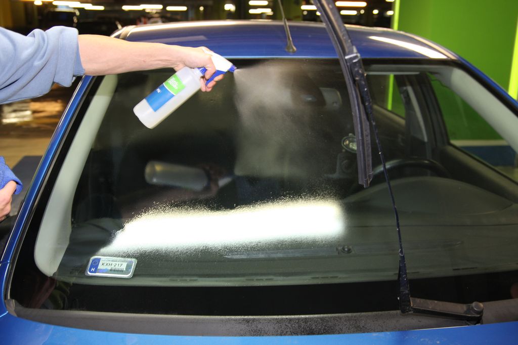 Autó ablak tisztítása