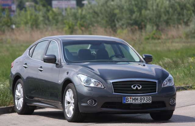 Nincs félnivalója a BMW-nek? Infiniti M teszt