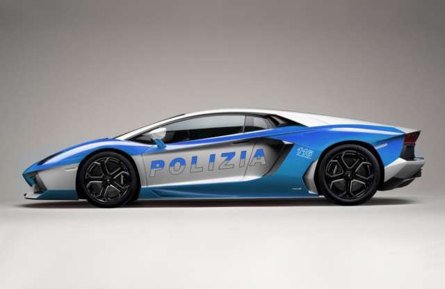Új rendőrautó: Lamborghini Aventador Polizia