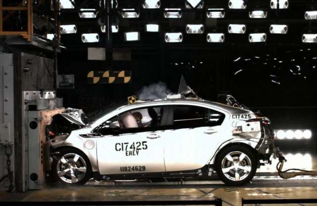 Elektronok helyett csillagok hulltak a Chevy Volt töréstesztjén