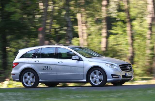 Tankot vegyenek! – Mercedes-Benz R-osztály teszt