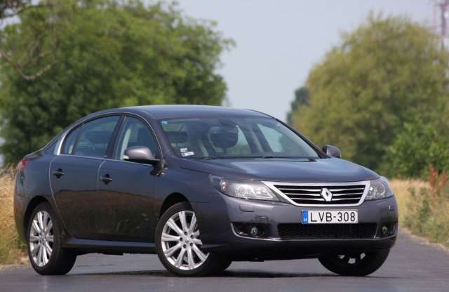 Stresszes az élet?  Itt a megoldás: Renault Latitude teszt