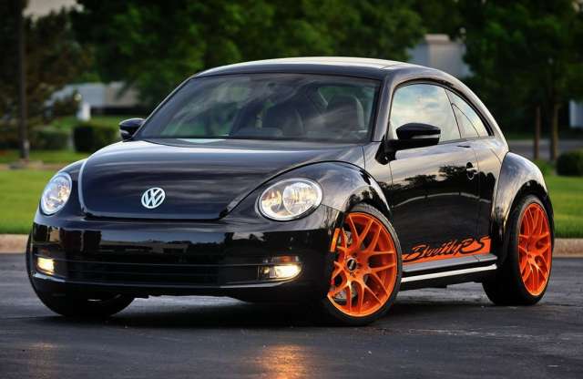 Porsche stílusban pózol az új Beetle