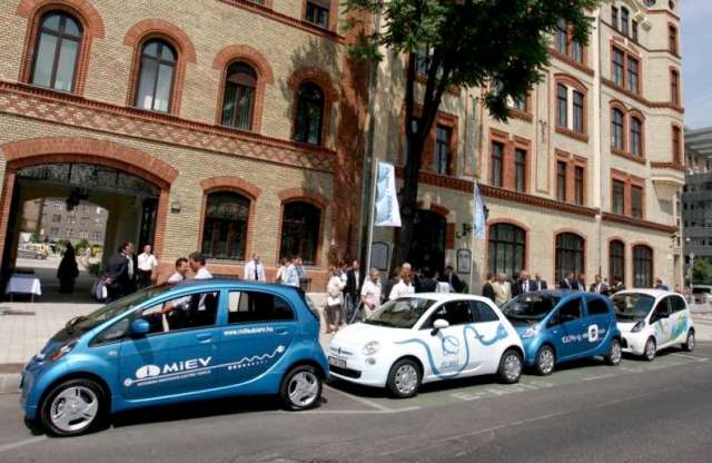 Ingyen áram jár a villanyautókhoz