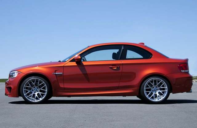 Nem bírt a BMW 1 M a Renault-val