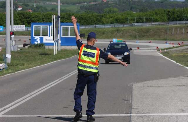 Rendőri kérésre sem kell mindig a járdára állni