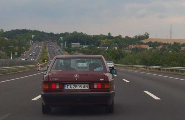 Hogyan közlekedjünk autópályán? Tanulságos videók
