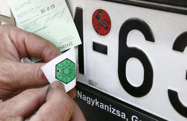 Motoros rendőr üldözte a lejárt műszaki vizsgás családot