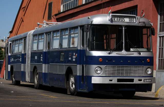 Utasok helyett nosztalgiát szállított a BKV