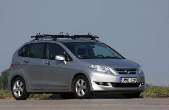 Már nem gyártják a Honda családbarát sportkocsiját