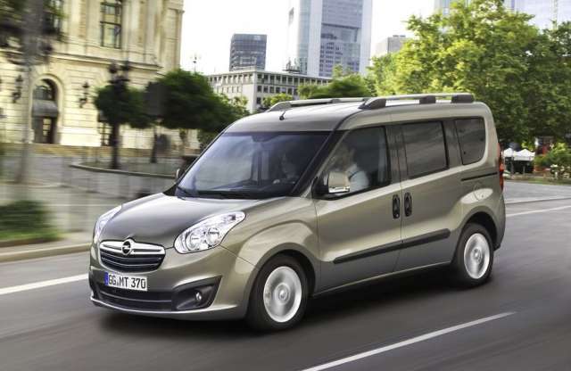 Nem véletlenül került Opel-maszk a Fiat Doblóra