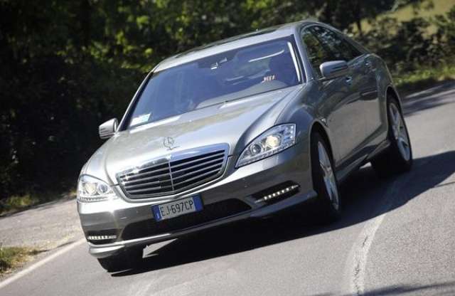 Ál-sportlimuzin bálna Merciből