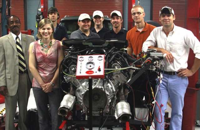 Hajó a diákok által szétbontott luxus SUV-ból