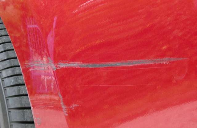 Ismeretlen tettes zúzta le a Lexust