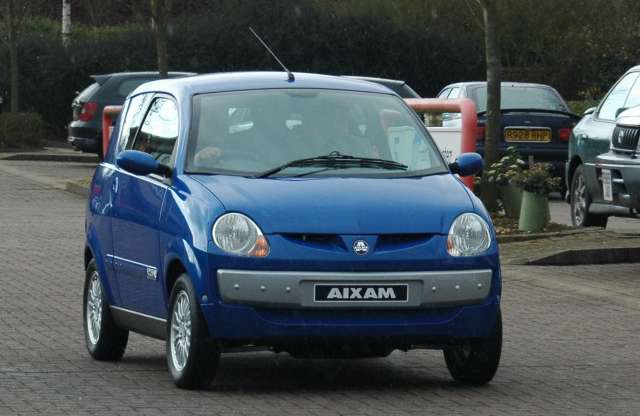 Nem EU-konform a hazai mopedautó-szabályzás