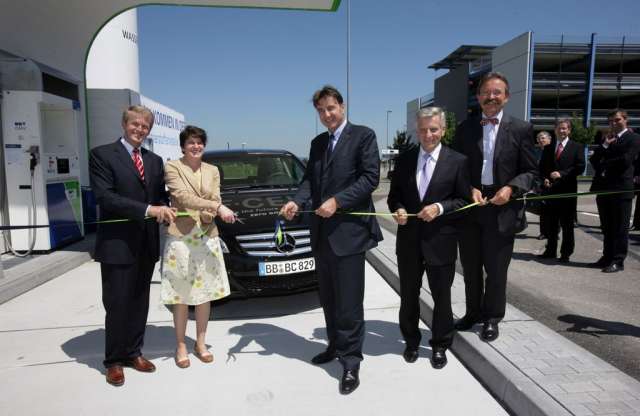 Hidrogénkúttal robbant Stuttgart reptere